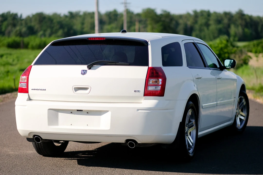 2005 Dodge Magnum 2nd Gen Wagon - Image 12 of 31