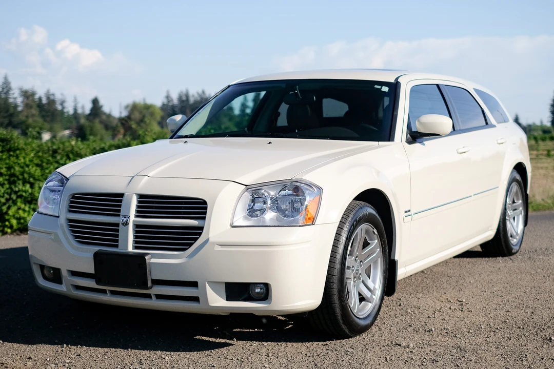 2005 Dodge Magnum 2nd Gen Wagon - Image 8 of 31