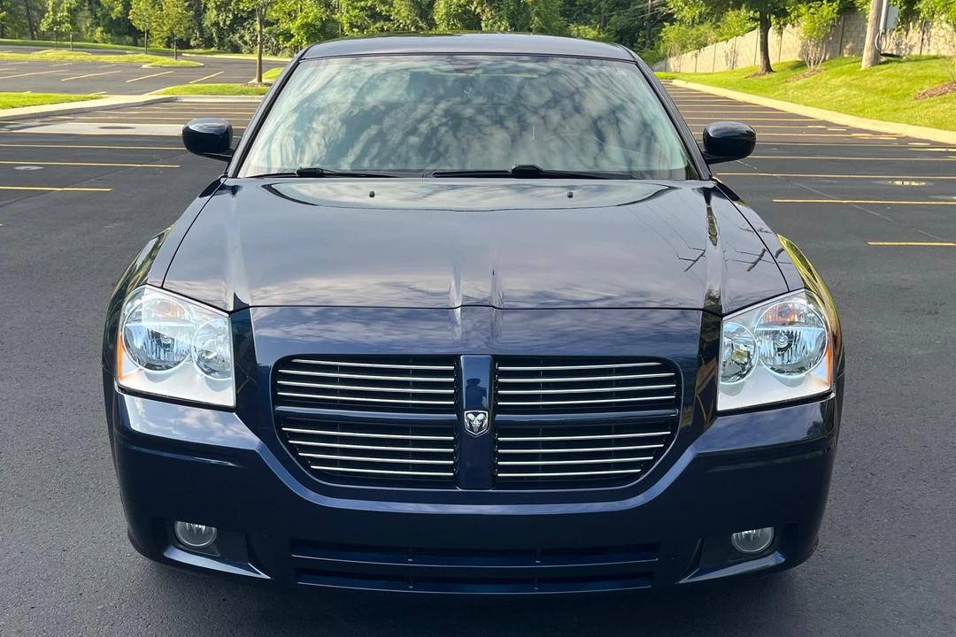 2005 Dodge Magnum 2nd Gen Wagon - Image 2 of 31