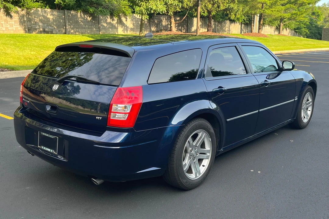 2005 Dodge Magnum 2nd Gen Wagon - Image 4 of 31