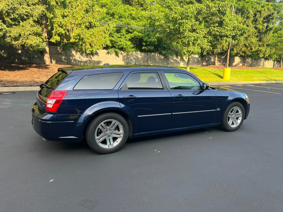 2005 Dodge Magnum 2nd Gen Wagon - Image 11 of 31