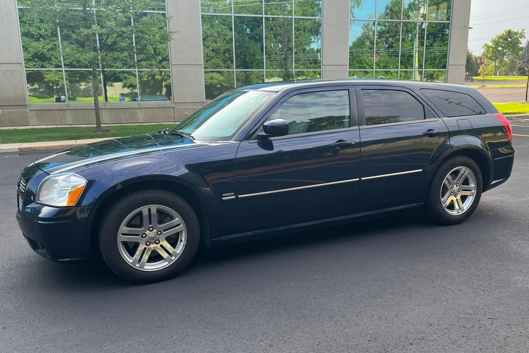 2005 Dodge Magnum 2nd Gen Wagon - Image 3 of 31