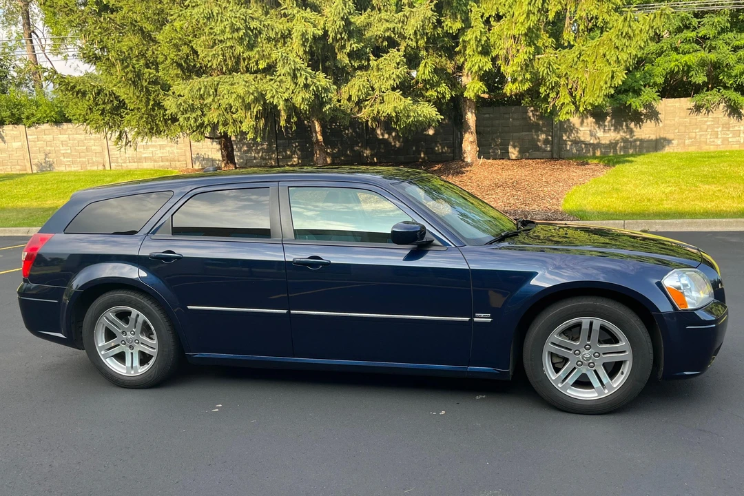 2005 Dodge Magnum 2nd Gen Wagon - Image 12 of 31