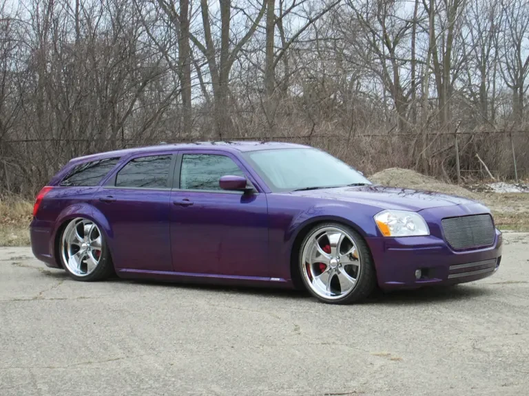 2005 Dodge Magnum 2nd Gen Wagon - Image 2 of 2