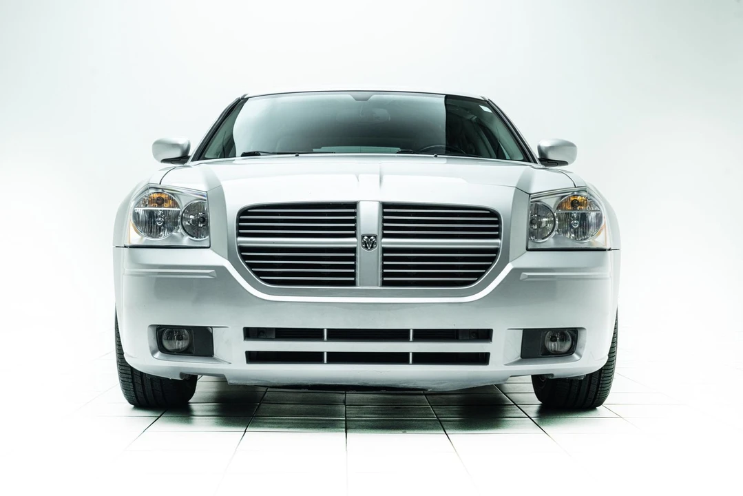 2005 Dodge Magnum 2nd Gen Wagon - Image 6 of 12