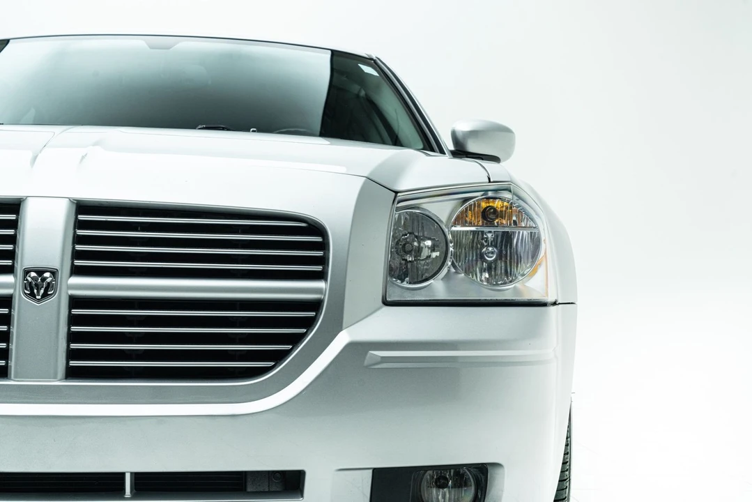 2005 Dodge Magnum 2nd Gen Wagon - Image 7 of 12