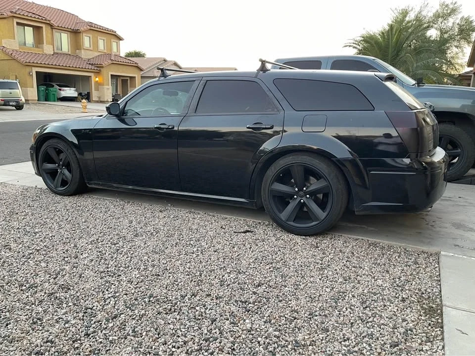 2005 Dodge Magnum 2nd Gen Wagon - Image 2 of 5