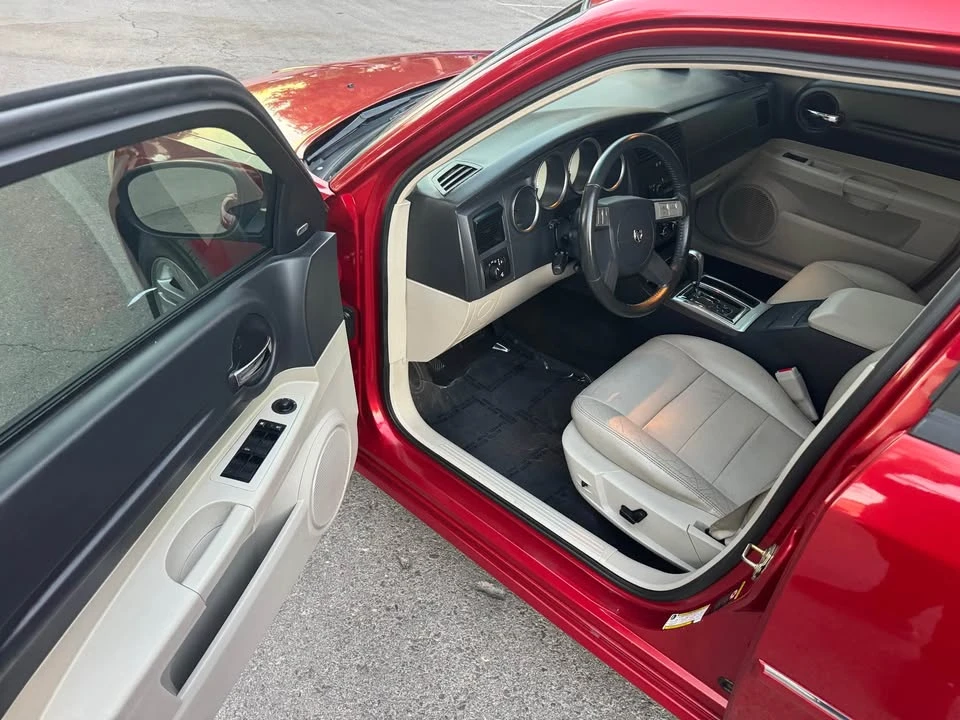 2005 Dodge Magnum 2nd Gen Wagon - Image 8 of 19