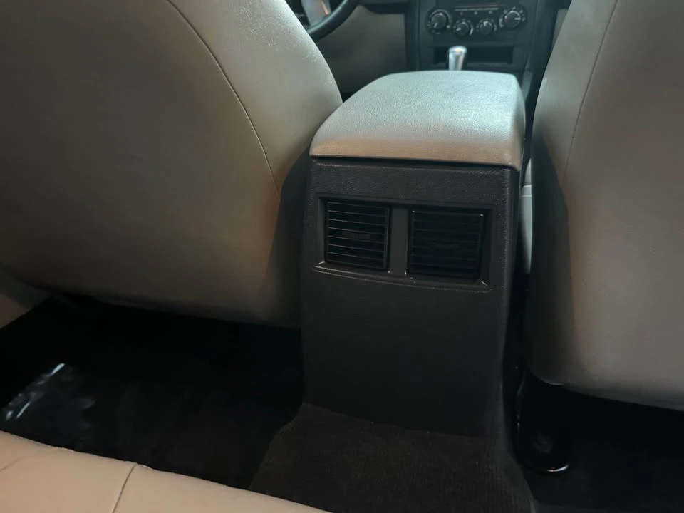 2005 Dodge Magnum 2nd Gen Wagon - Image 13 of 19