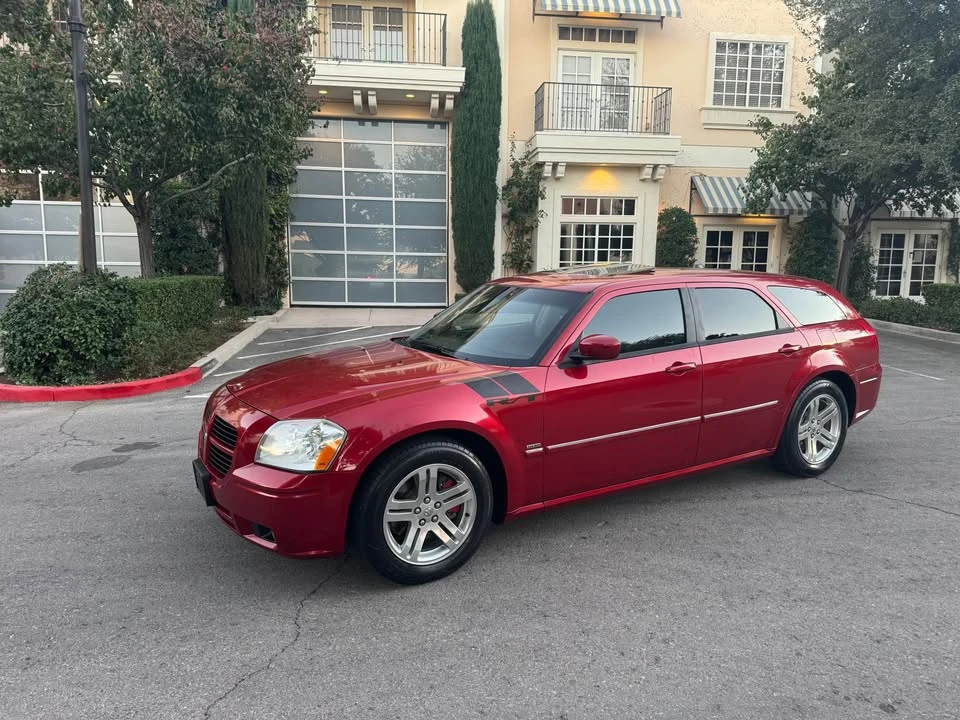 2005 Dodge Magnum 2nd Gen Wagon - Image 2 of 19