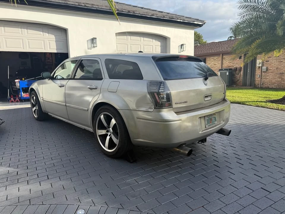 2005 Dodge Magnum 2nd Gen Wagon - Image 2 of 13