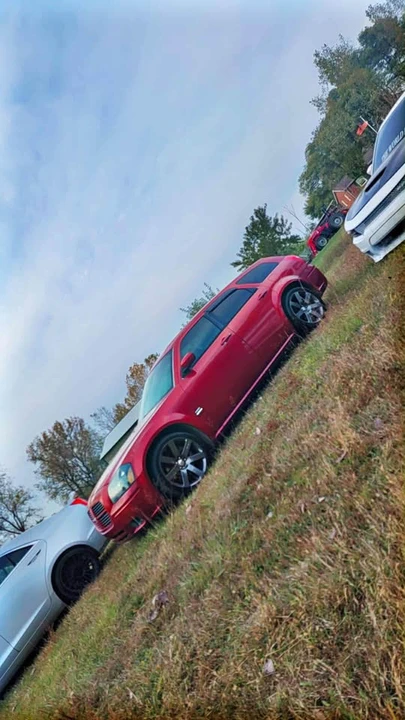 2005 Dodge Magnum 2nd Gen Wagon - Image 4 of 8