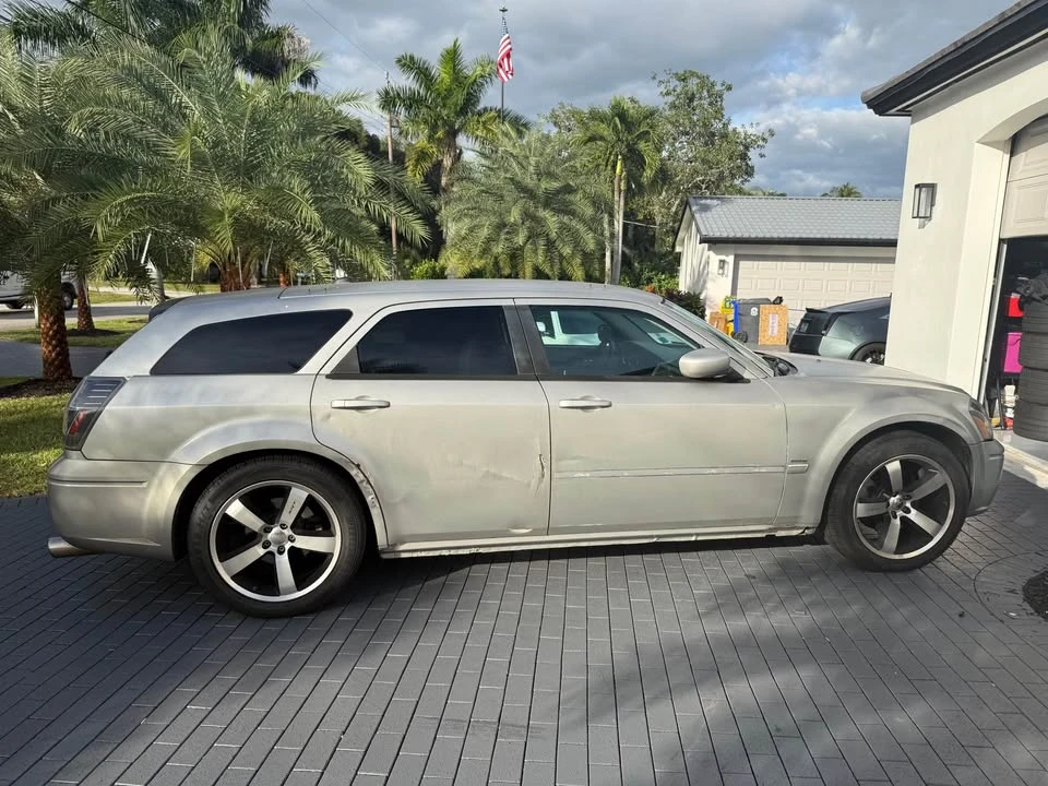 2005 Dodge Magnum 2nd Gen Wagon - Image 3 of 13