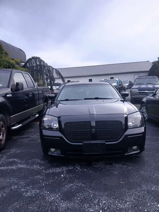 2005 Dodge Magnum 2nd Gen Wagon - Image 2 of 2