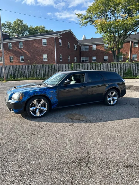 2005 Dodge Magnum 2nd Gen Wagon - Image 3 of 18
