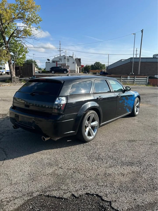 2005 Dodge Magnum 2nd Gen Wagon - Image 8 of 18