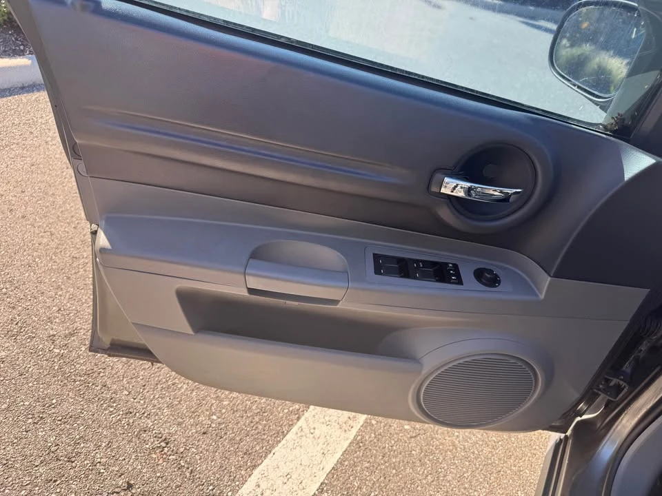 2005 Dodge Magnum 2nd Gen Wagon - Image 12 of 15