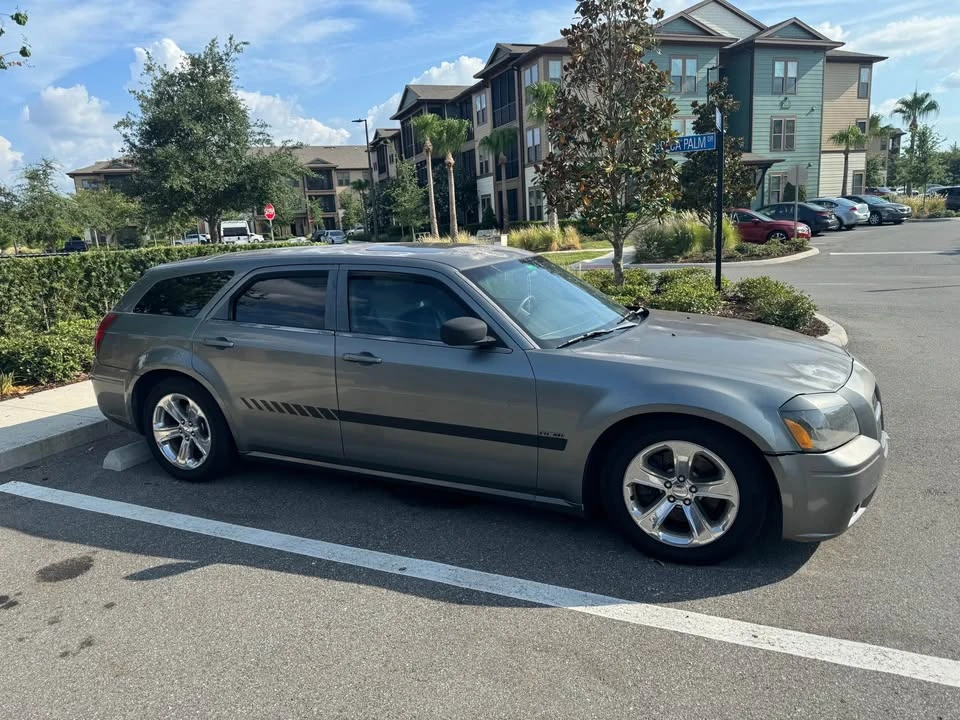 2005 Dodge Magnum 2nd Gen Wagon - Image 10 of 15
