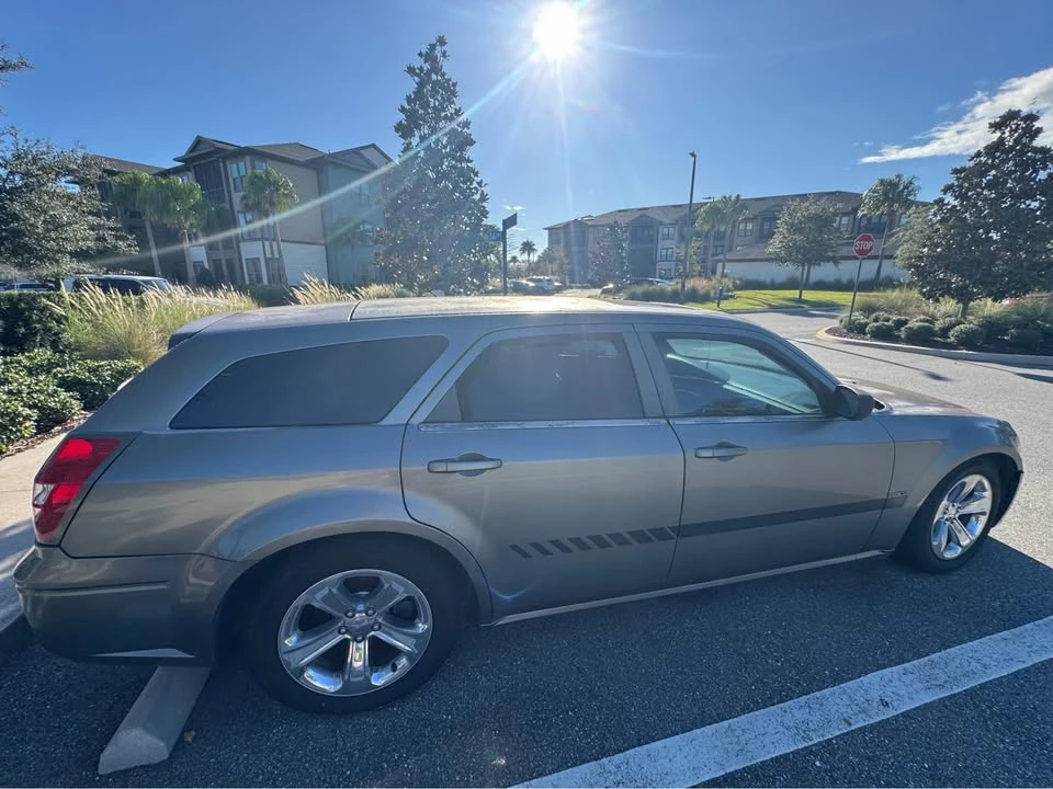 2005 Dodge Magnum 2nd Gen Wagon - Image 4 of 15