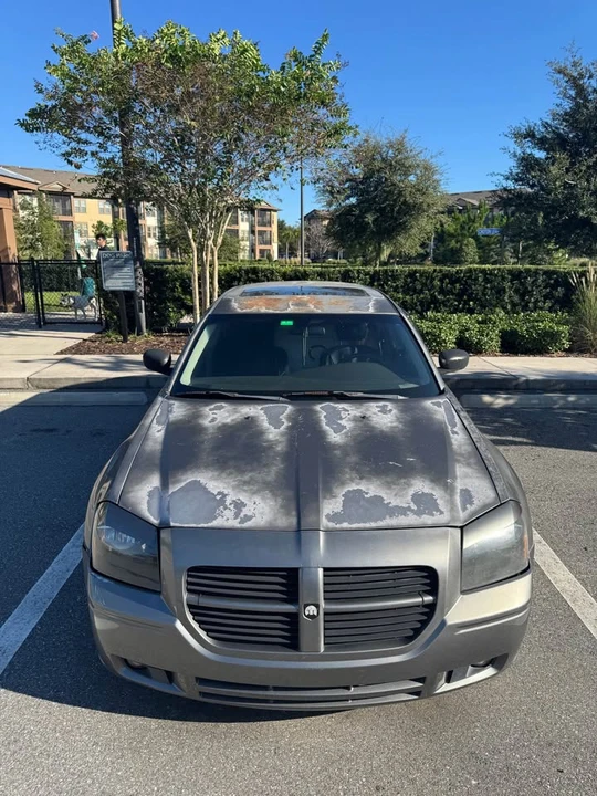 2005 Dodge Magnum 2nd Gen Wagon - Image 3 of 15