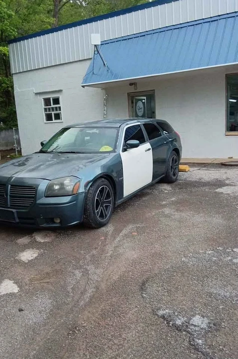 2005 Dodge Magnum 2nd Gen Wagon - Image 2 of 4