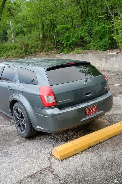 2005 Dodge Magnum 2nd Gen Wagon - Image 3 of 4