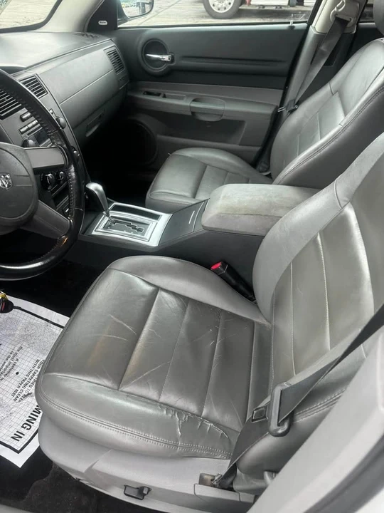 2005 Dodge Magnum 2nd Gen Wagon - Image 2 of 4