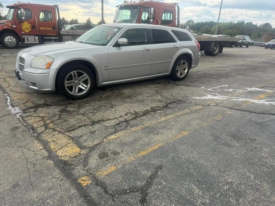 2005 Dodge Magnum 2nd Gen Wagon - Image 3 of 4