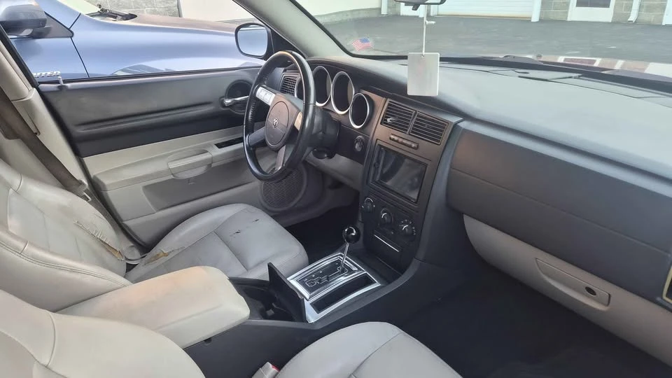 2005 Dodge Magnum 2nd Gen Wagon - Image 3 of 7