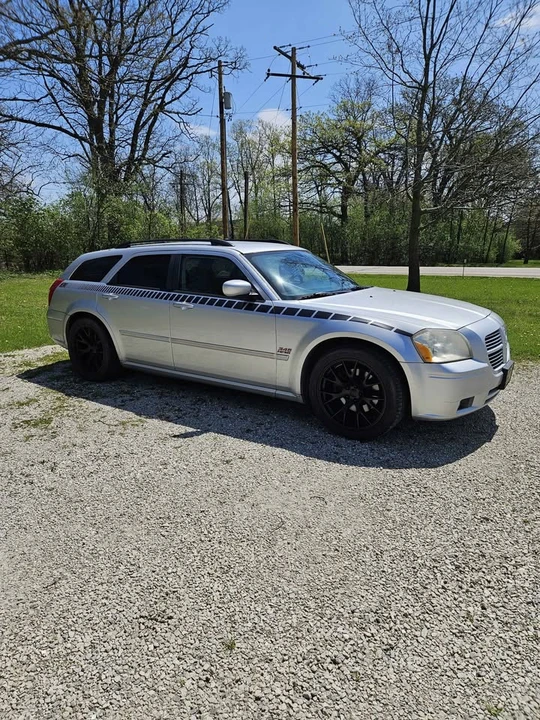 2005 Dodge Magnum 2nd Gen Wagon - Image 2 of 10