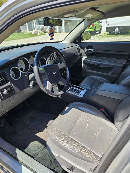 2005 Dodge Magnum 2nd Gen Wagon - Image 5 of 10