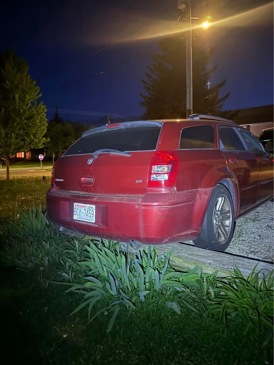 2005 Dodge Magnum 2nd Gen Wagon - Image 2 of 6