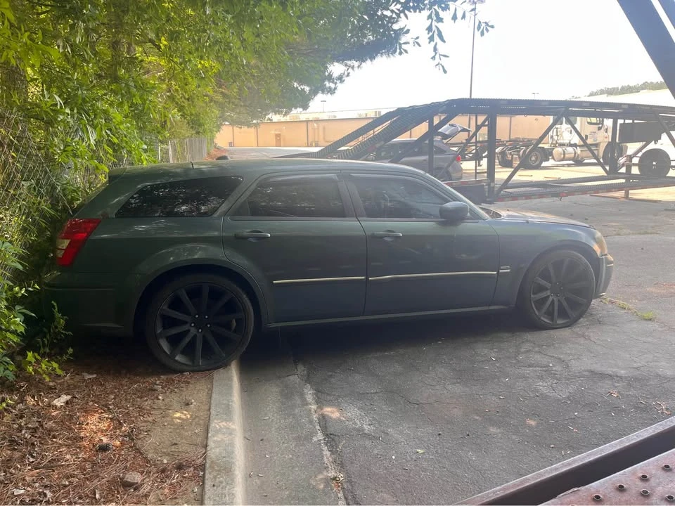 2005 Dodge Magnum 2nd Gen Wagon - Image 3 of 10