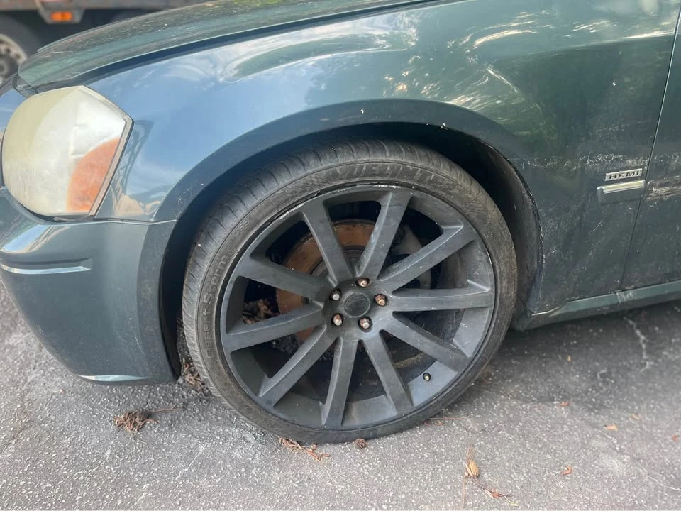 2005 Dodge Magnum 2nd Gen Wagon - Image 4 of 10