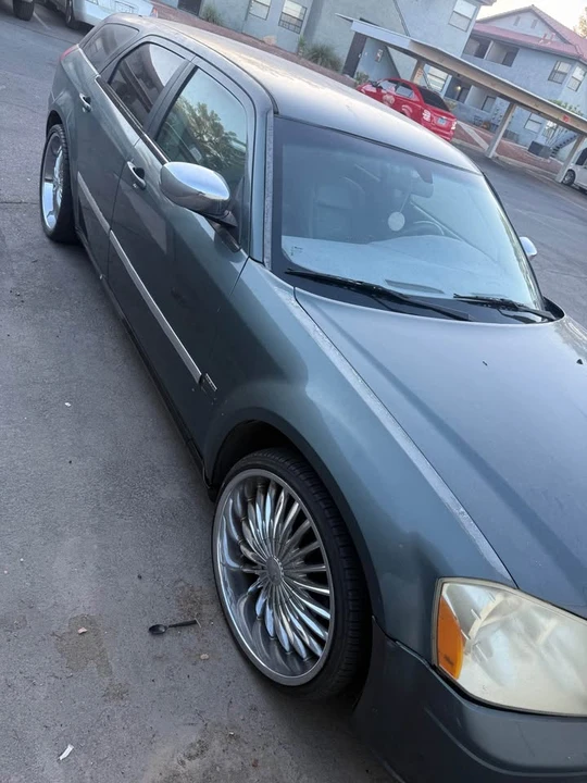 2005 Dodge Magnum 2nd Gen Wagon - Image 2 of 18