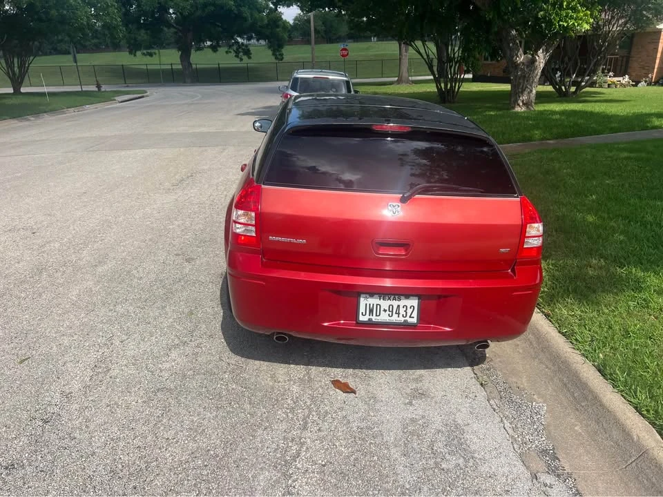 2005 Dodge Magnum 2nd Gen Wagon - Image 2 of 3