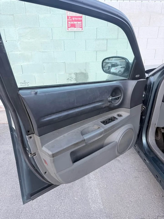 2005 Dodge Magnum 2nd Gen Wagon - Image 10 of 18
