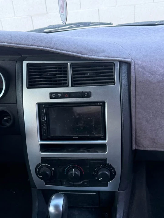 2005 Dodge Magnum 2nd Gen Wagon - Image 17 of 18