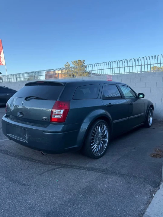 2005 Dodge Magnum 2nd Gen Wagon - Image 3 of 18