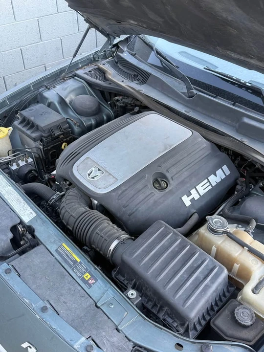 2005 Dodge Magnum 2nd Gen Wagon - Image 15 of 18
