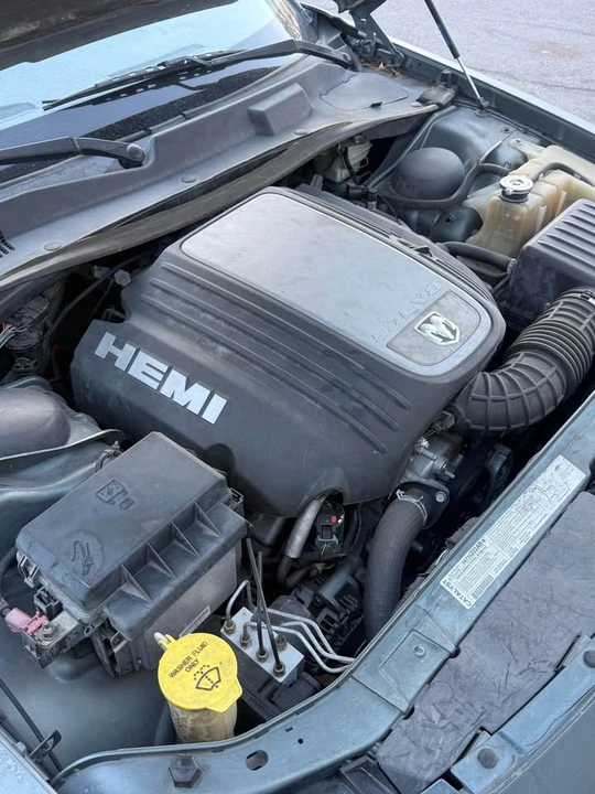 2005 Dodge Magnum 2nd Gen Wagon - Image 16 of 18