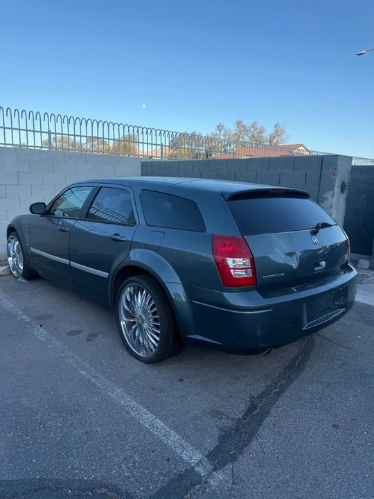 2005 Dodge Magnum 2nd Gen Wagon - Image 4 of 18