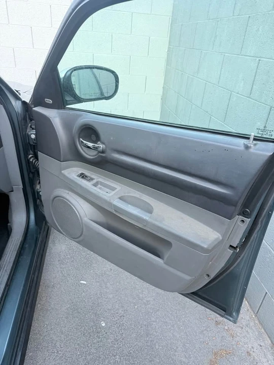 2005 Dodge Magnum 2nd Gen Wagon - Image 12 of 18