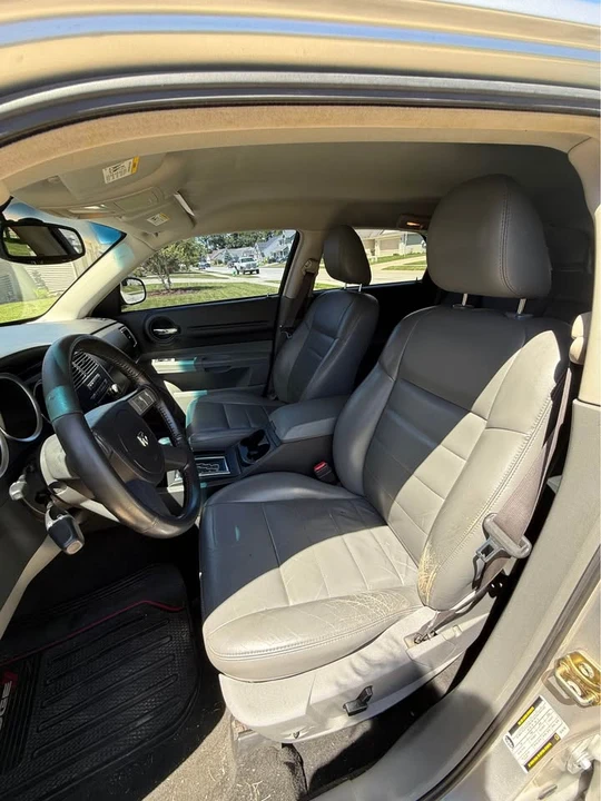 2005 Dodge Magnum 2nd Gen Wagon - Image 16 of 21