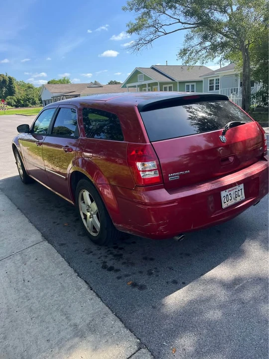 2005 Dodge Magnum 2nd Gen Wagon - Image 2 of 4