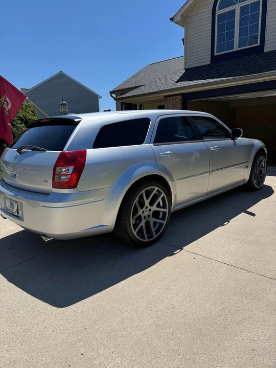2005 Dodge Magnum 2nd Gen Wagon - Image 5 of 21