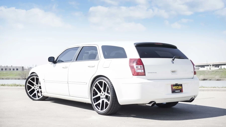 2005 Dodge Magnum 2nd Gen Wagon - Image 2 of 12