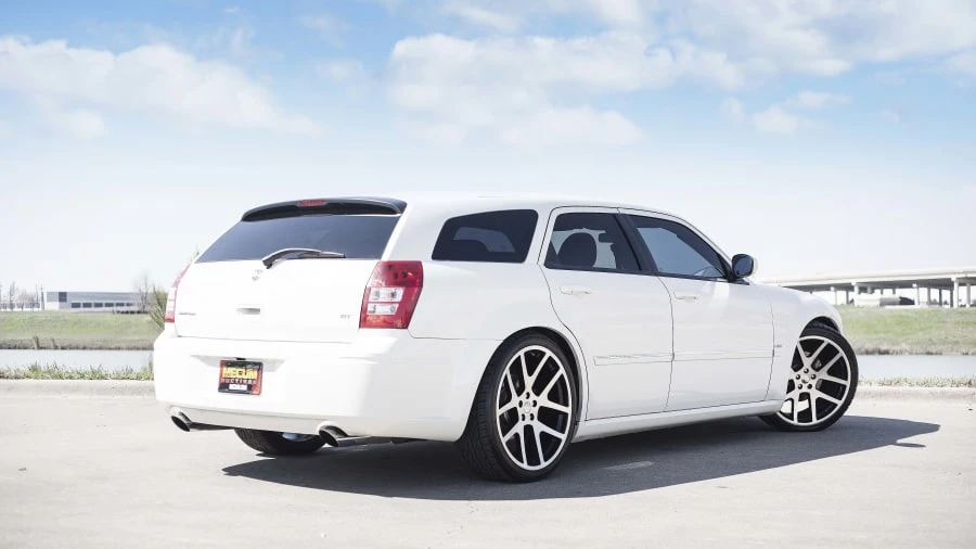 2005 Dodge Magnum 2nd Gen Wagon - Image 3 of 12