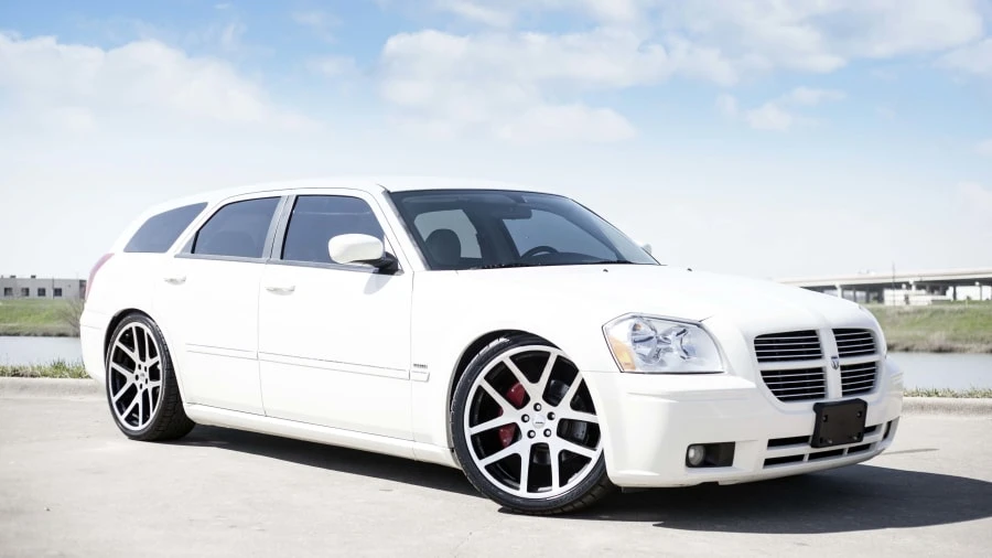 2005 Dodge Magnum 2nd Gen Wagon - Image 4 of 12