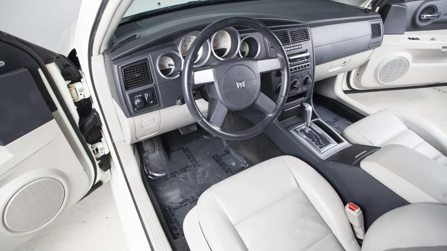 2005 Dodge Magnum 2nd Gen Wagon - Image 9 of 12